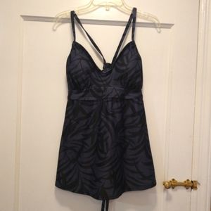 Med or Lg. V-Neck Tie Back Maternity Tankini Top navy & black leaf print Target